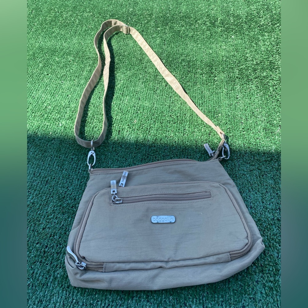Baggallini small purse